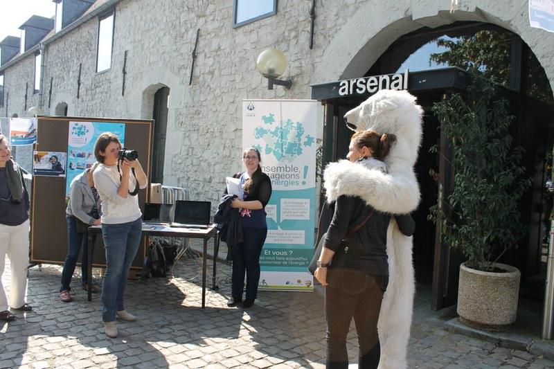 Des ours polaires sur le campus de l'UNamur dans le cadre de la campagne "Engage"