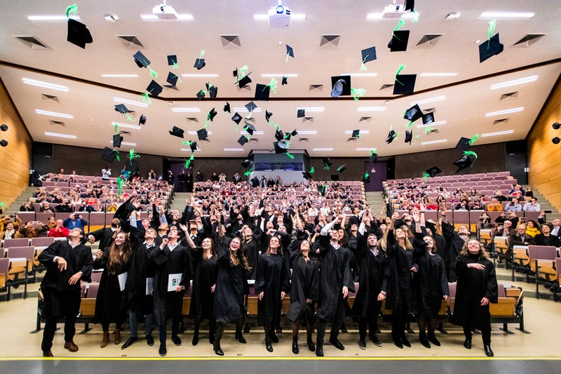 Félicitations aux 95 diplômés en sciences de gestion !