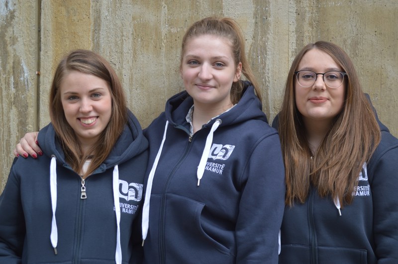 Vente de sweats UNamur sur le campus